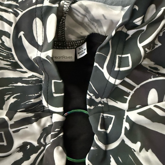 iHeartRaves Holographic Rave Outfit Set - Picture 3 of 8